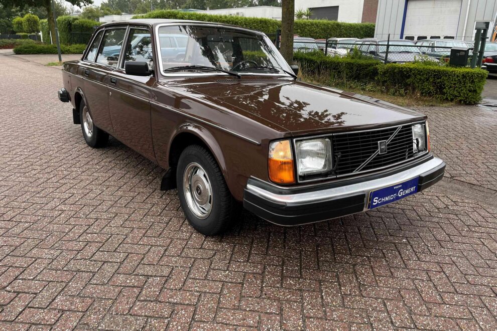 Volvo 244 DL-1